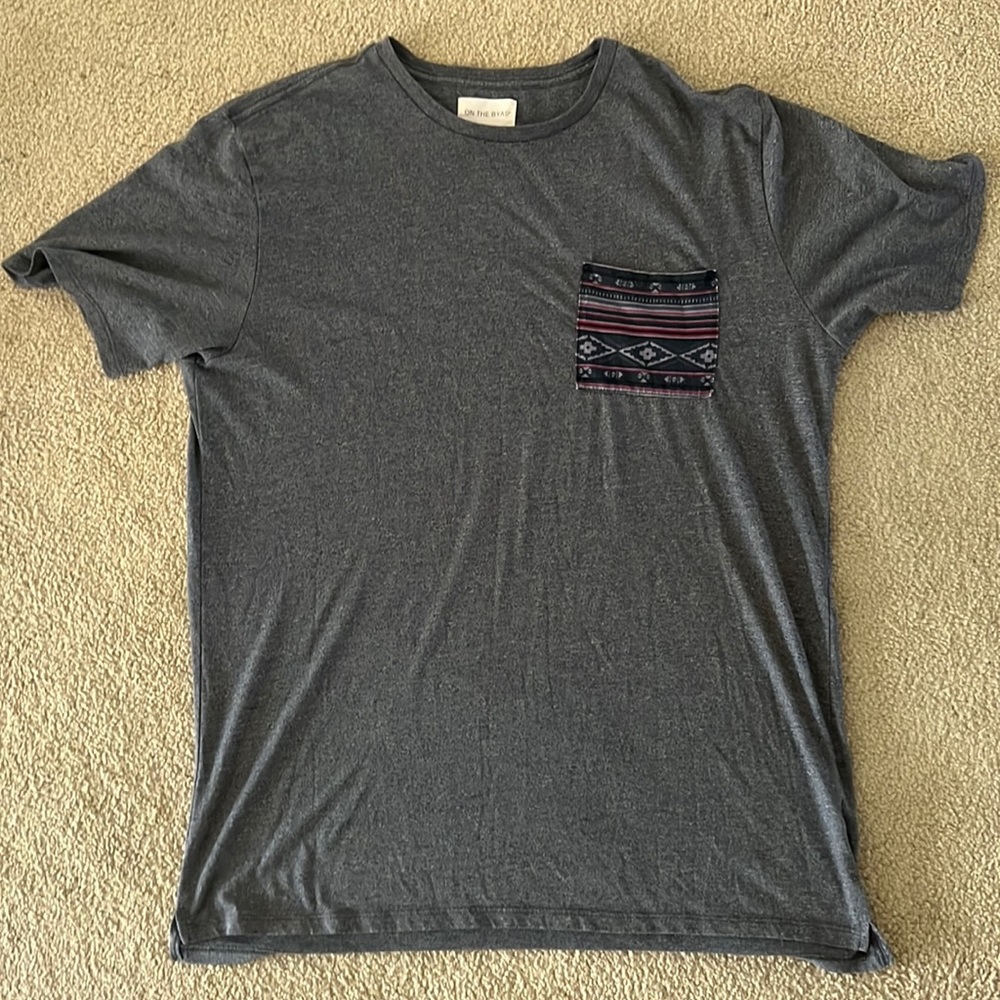 Pocket Tee On The Bayas brand